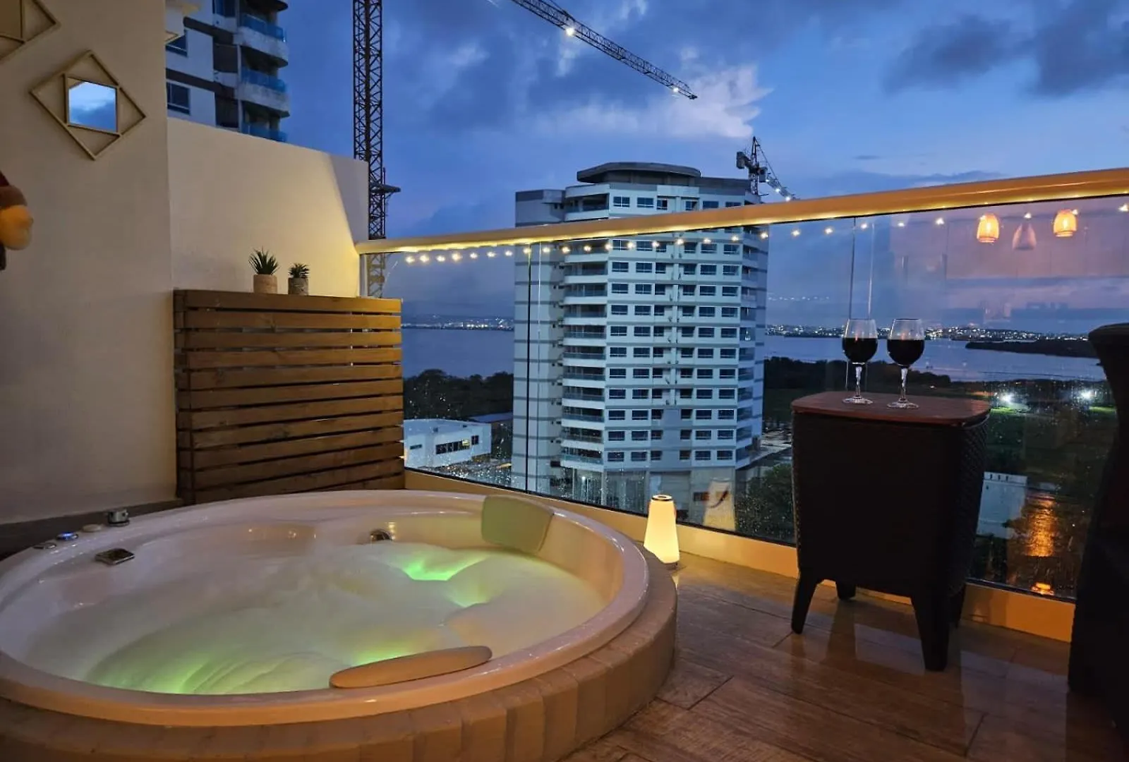 Apartamento Con Jacuzzi Privado, Vista Al Mar, Sector Exclusivo Cartagena